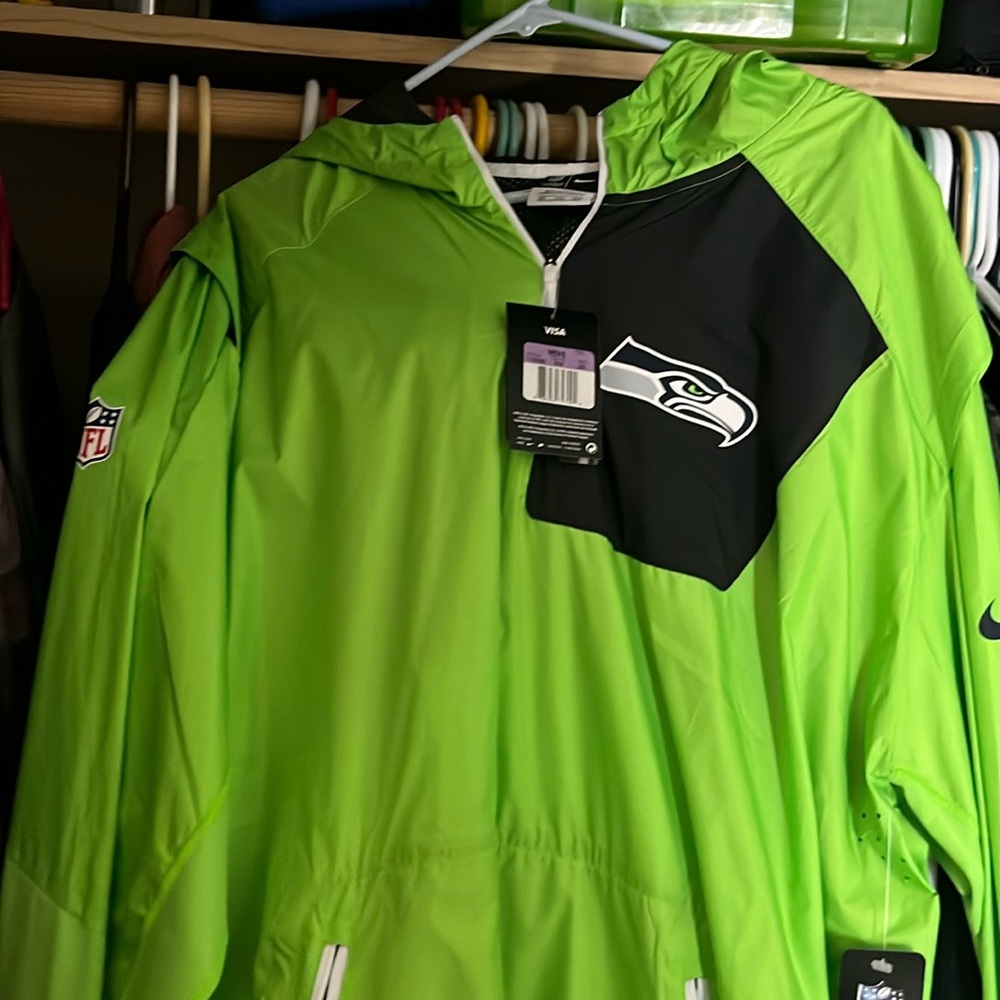 NWT Men’s Seahawks Windbreaker